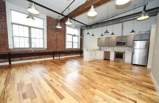 Photo of 1822 E Glenwood Ave