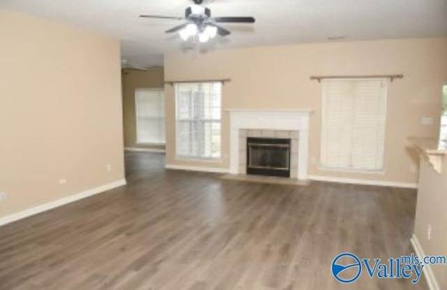 209 N Horseshoe Bend