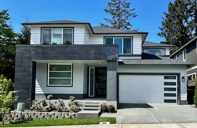 Large luxurious 5 bedroom Home in Renton
