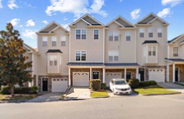 Spacious 3-Bedroom Townhome in Ganyard Farm
