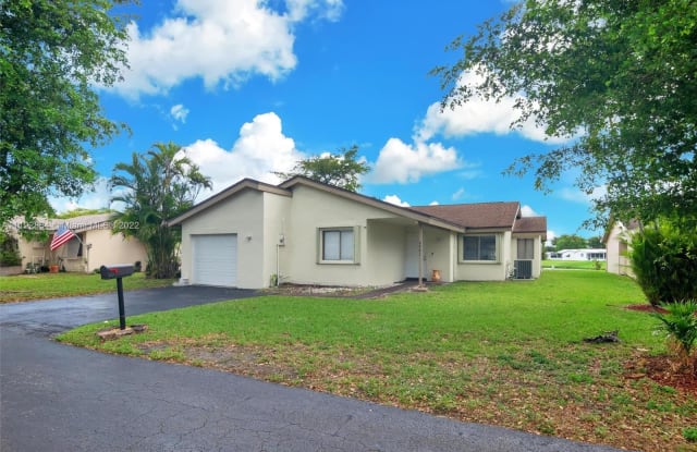 8941 NW 9th Pl - 8941 Northwest 9th Place, Plantation, FL 33324