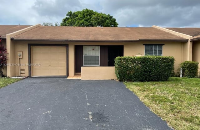 9601 W Heather Ln - 9601 West Heather Lane, Miramar, FL 33025