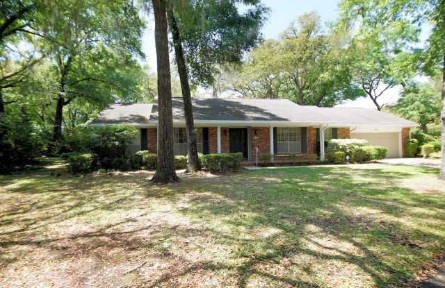 18 NW Sherwood Road