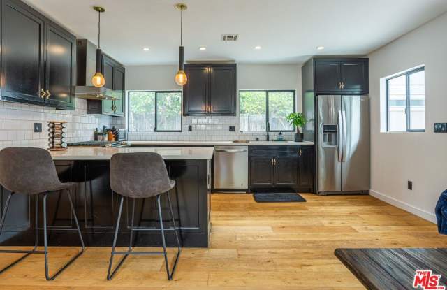 Photo of 2241 1/2 Harwood St