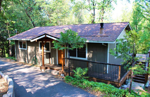 Gorgeous Fully Furnished 3 Bedroom Home Near Twain Harte