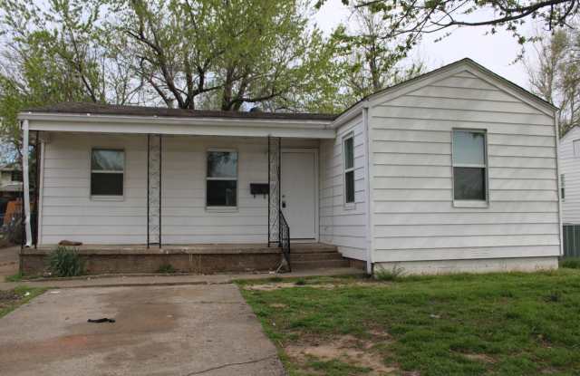 Photo of Over sized 2 car garage! ONE MONTH FREE FOR THE HOLIDAYS