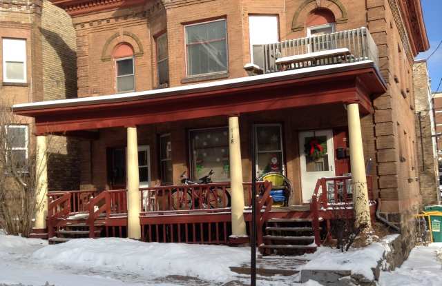 Photo of 120 N 8th Ave E