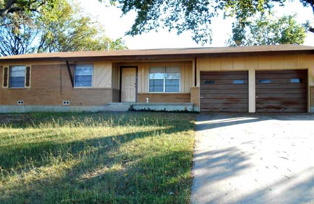 424 Robertson Avenue, Copperas Cove, TX 76522 *MOVE IN SPECIAL*