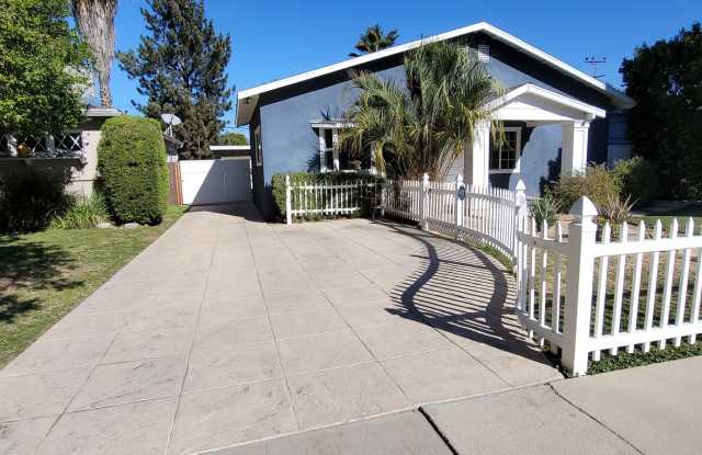 Photo of 2 Bed / 1 Bath Home with Gorgeous Backyard Retreat – Woodland Hills
