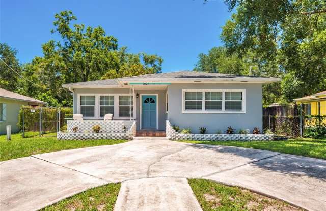 Photo of 1003 W COLUMBUS DRIVE