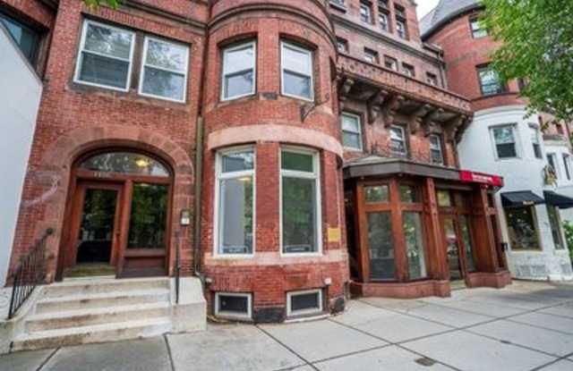 Renovated 3BR Duplex with Private Deck, Central Air & In-Unit Laundry