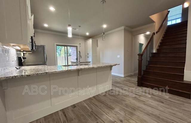 3205 Southwest Hillstone Avenue