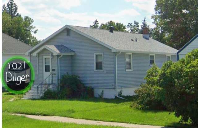 2 Bedroom, 1 Bath Upstairs Unit for Rent