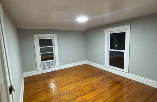 Photo of 371 North Mulberry Street - 2