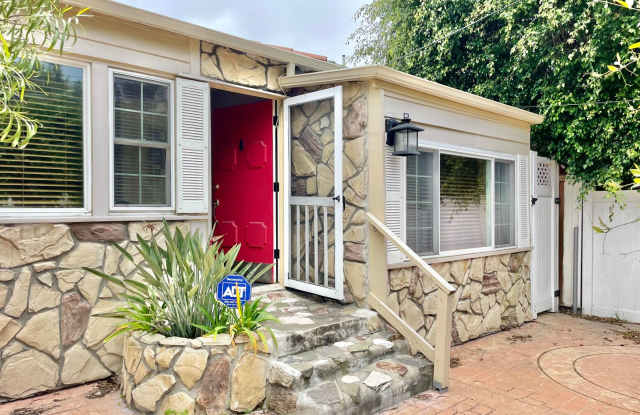 Gorgeous home in a hidden valley with extra room for office or guest bedroom