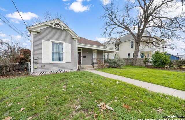 718 N Pine