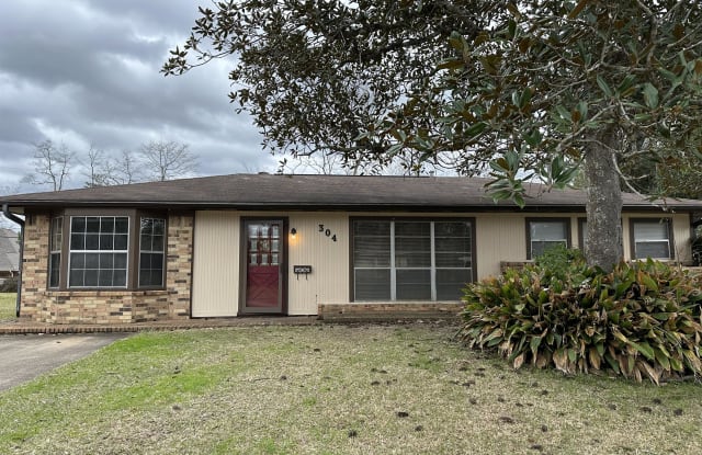 304 Pecan - 304 Pecan Street, Silsbee, TX 77656