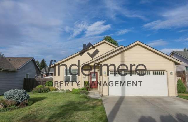 Photo of 236 NE Flowers Lane **Yardcare Included with Rent**