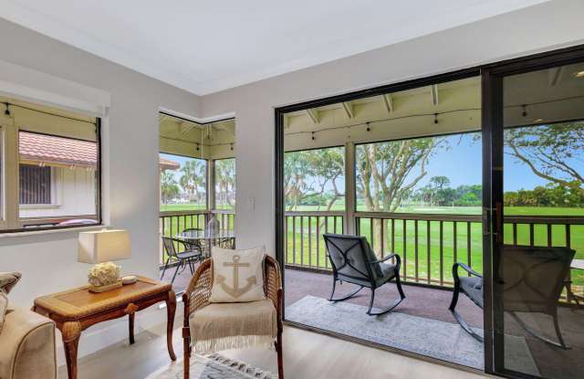 438 S Brackenwood Lane S