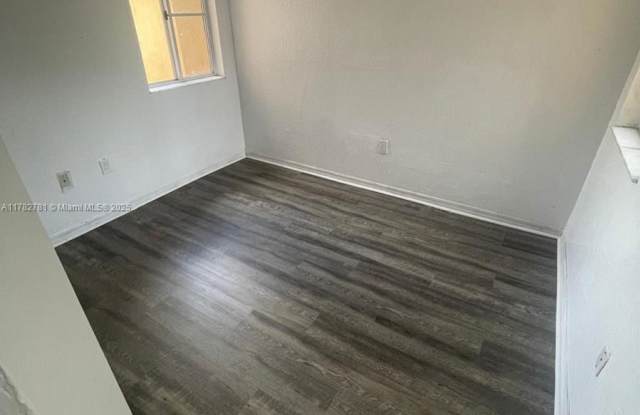 609 Southwest 10th Street