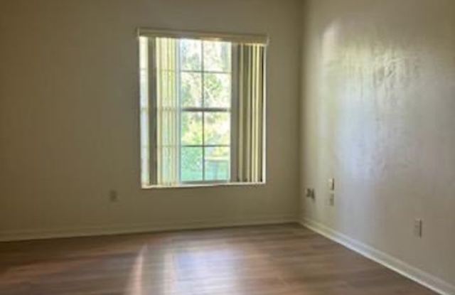 2 bedroom 1 bath NEWLY RENOVATED DUPLEX