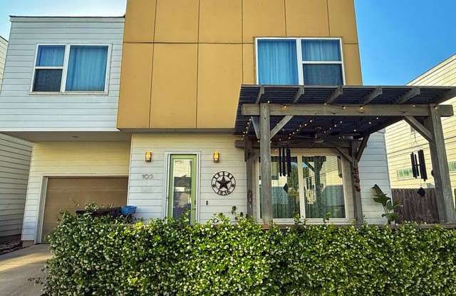 232 E Cevallos
