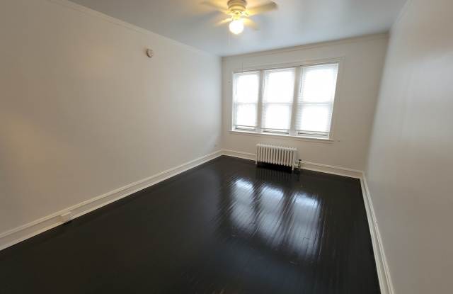 834 W Fullerton Avenue