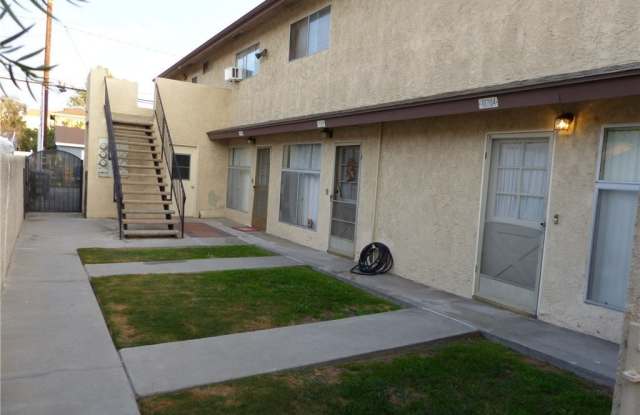 Photo of 10708 WALNUT Street