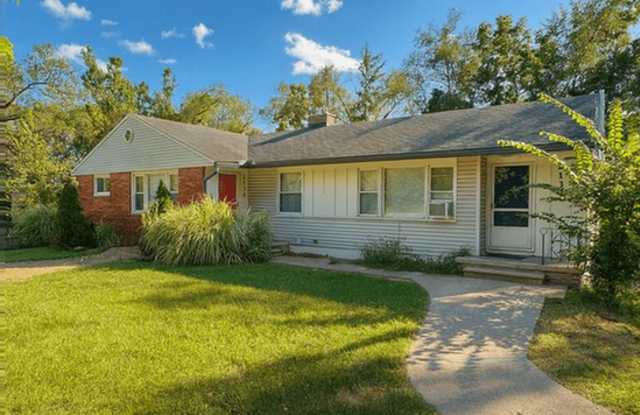 Photo of 2136 Washtenaw Ave