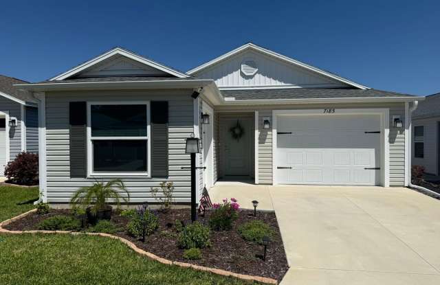 Fully Furnished, 3 Bed, 2 Bath, Turnkey ANNUAL Lease in the Village of Lake Denham
