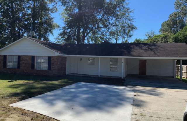 814 Robin Hood Trail
