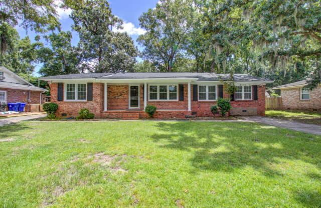 Photo of 816 East Estates Boulevard