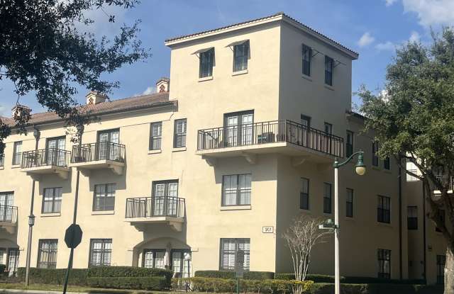 901 Waterside Ln Apt 104