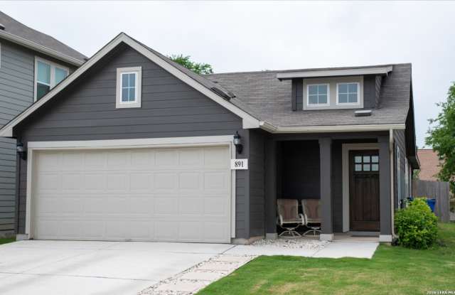 891 FARMHOUSE TRL