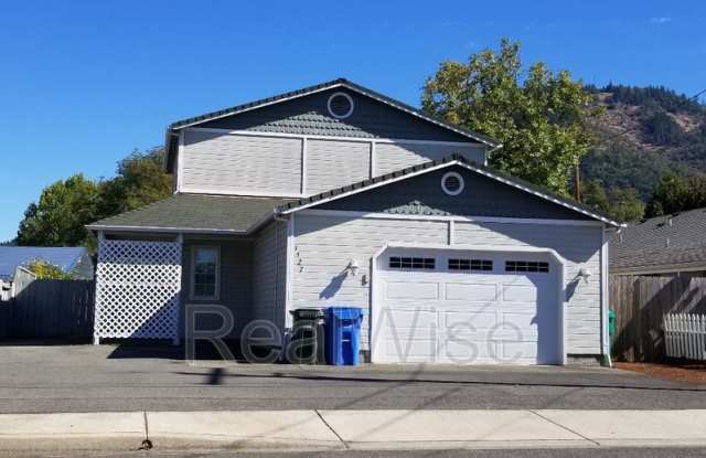 1527 Hamilton Ln