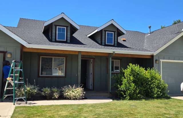 Photo of Adorable duplex in Golf Course Community, Prineville Oregon