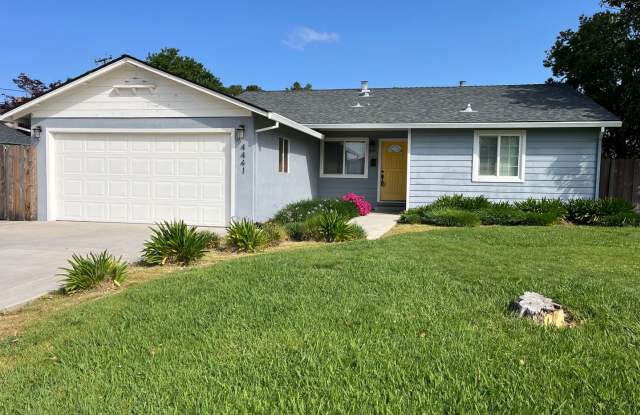 Spacious 3 bed 1bath home available near the Carmichael area. - 4441 Clytie Way, Arden-Arcade, CA 95864