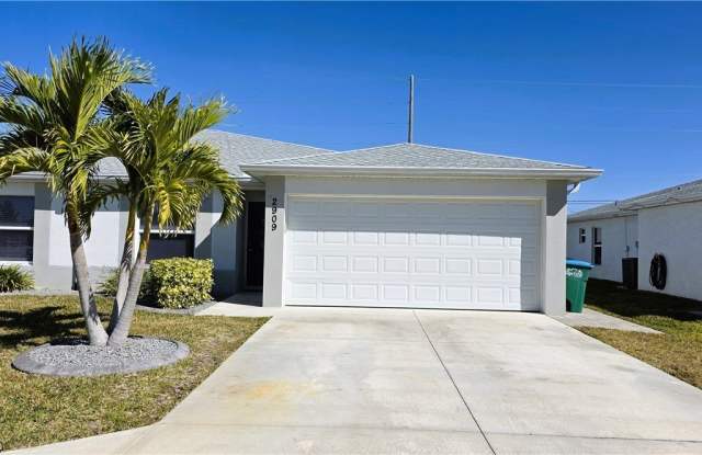 2909 SW Santa Barbara Place