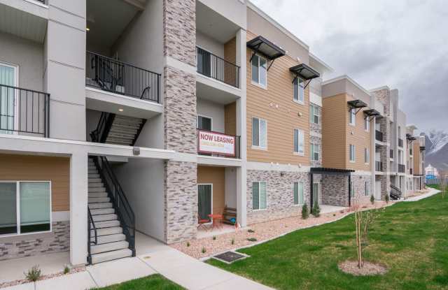Beautiful 3-Bed Cedar Model in Vista View: Includes Attached Garage!