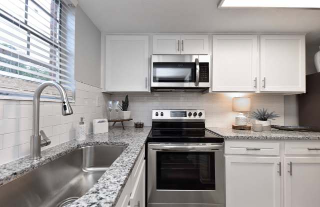 Photo of The Huntley Apartment Homes