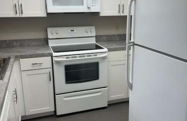 1512 SE Royal Green Circle