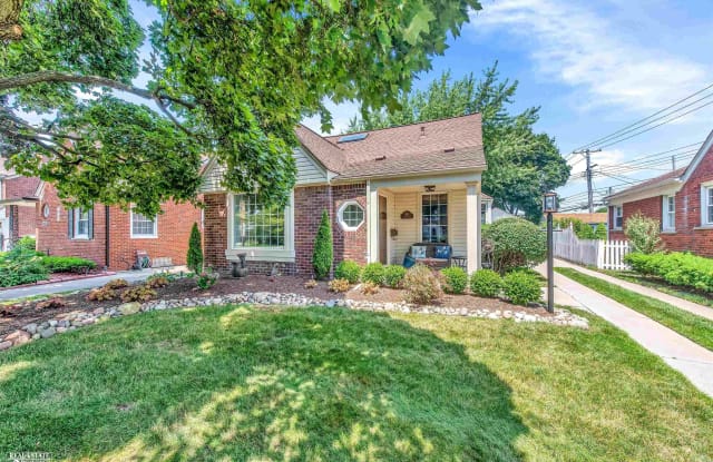 1842 Lochmoor Blvd - 1842 Lochmoor Boulevard, Grosse Pointe Woods, MI 48236