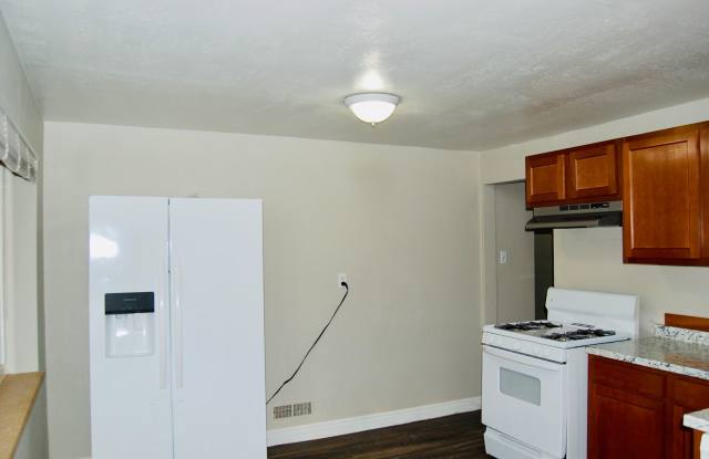 Updated 3Bedroom- In-Unit Laundry-$1,000 Move-In credit