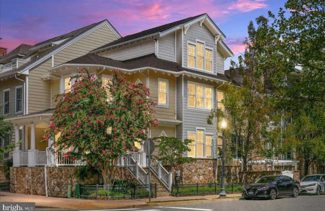 Photo of 2863 11TH Street N