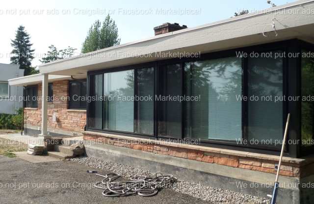 Cool  HUGE 5-Bedroom Home in Des Moines with Large Detached Shop/Garage!!