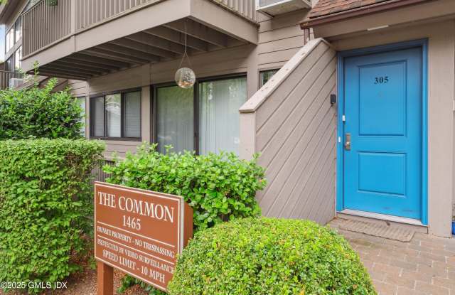 1465 E Putnam Avenue