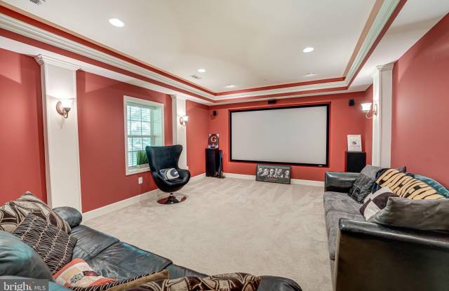 47 RIDINGS LANE