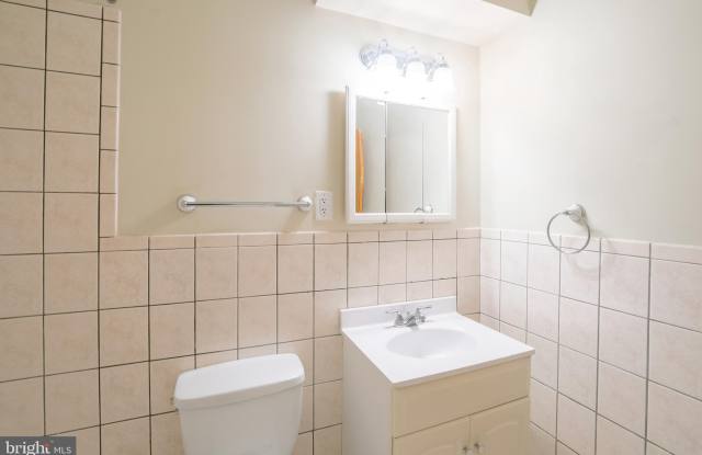 1128 E PASSYUNK AVENUE