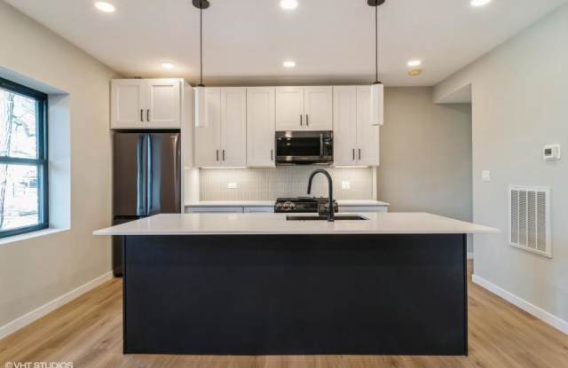 3139 North Francisco Ave.