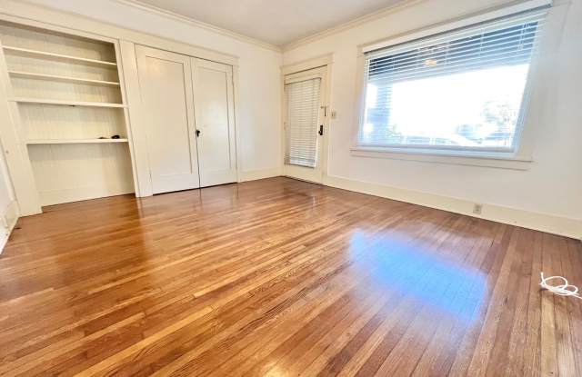 Lower Level 1 Bedroom with Den/Office in Alamitos Beach Apartment